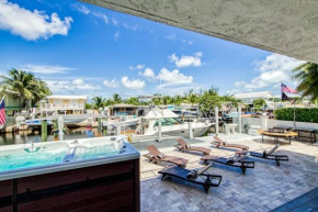 350A Waterfront Oasis with hot tub